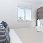 Sunny Hill With Rooftop Pool Apartament
