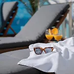 Sunny Hill With Rooftop Pool