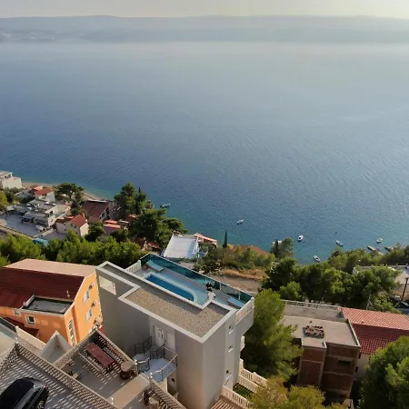 Sunny Hill With Rooftop Pool