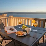 Sunny Hill With Rooftop Pool דירה