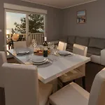 דירה Sunny Hill With Rooftop Pool *