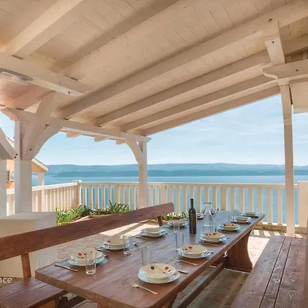 Sunny Hill With Rooftop Pool Apartamento