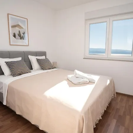 Sunny Hill With Rooftop Pool Apartamento