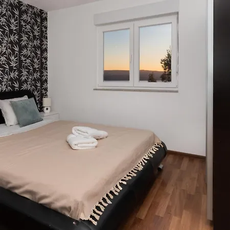 Sunny Hill With Rooftop Pool Apartamento Celina