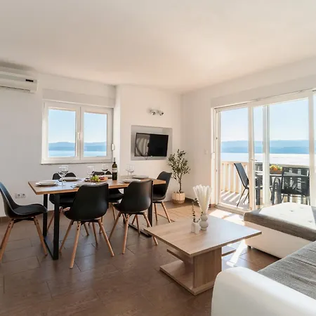 Apartman Sunny Hill With Rooftop Pool Čelina