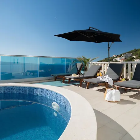 Sunny Hill With Rooftop Pool Appartement *