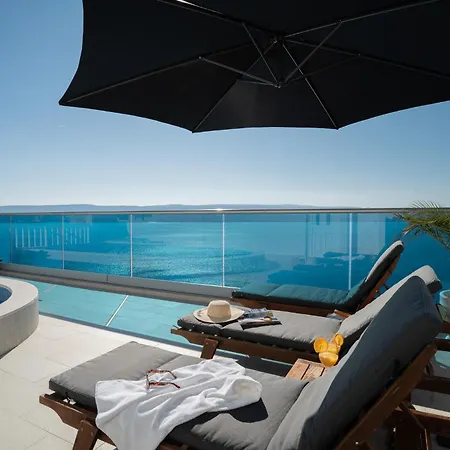 Sunny Hill With Rooftop Pool Apartamento Čelina