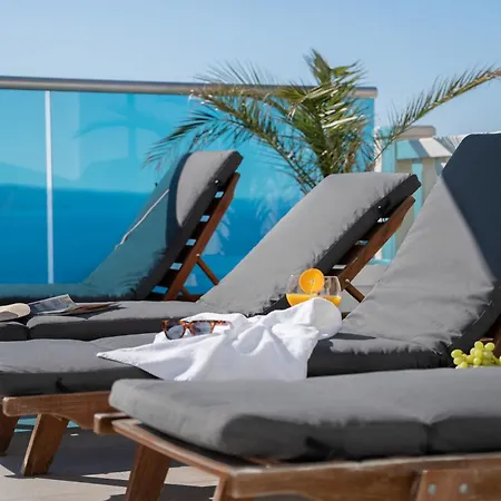 Sunny Hill With Rooftop Pool *