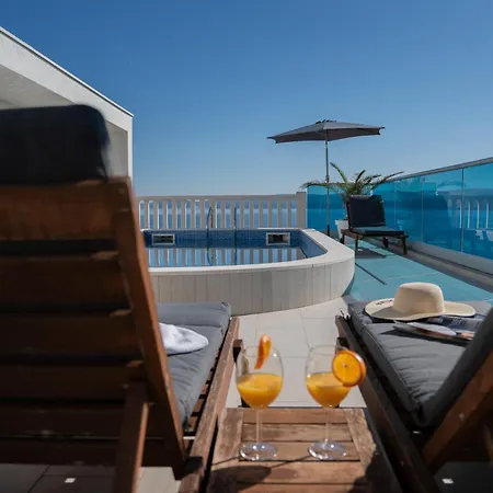 Sunny Hill With Rooftop Pool *