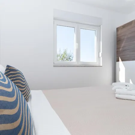Sunny Hill With Rooftop Pool Apartamento