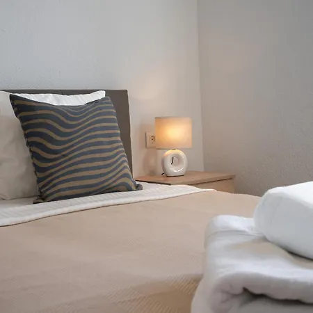 Sunny Hill With Rooftop Pool Apartamento *