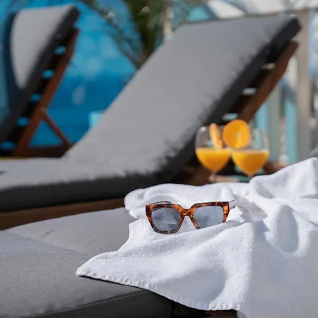 Sunny Hill With Rooftop Pool