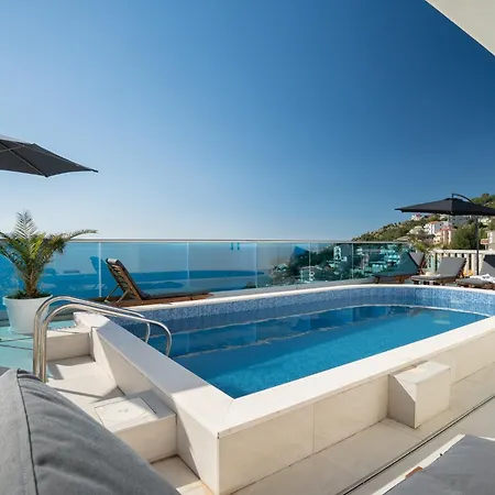 Sunny Hill With Rooftop Pool Apartamento *