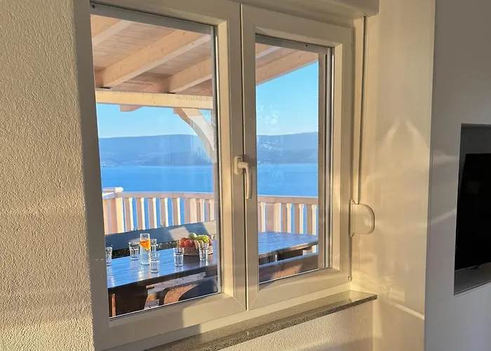 Sunny Hill With Rooftop Pool Apartmán *