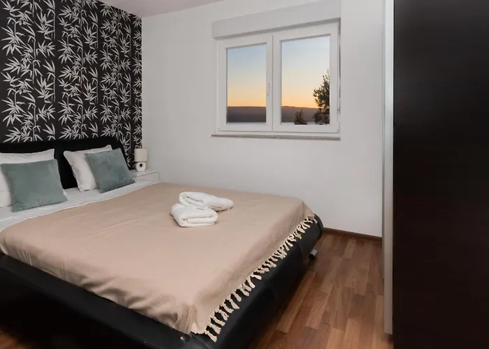 Sunny Hill With Rooftop Pool Apartmán Celina