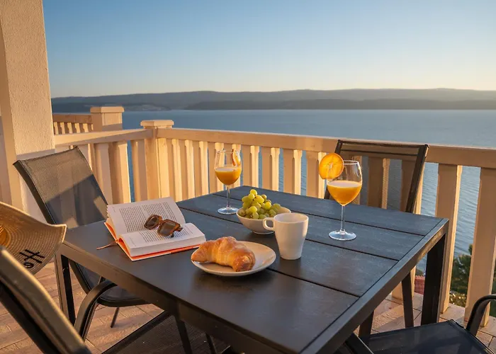Sunny Hill With Rooftop Pool Apartmán