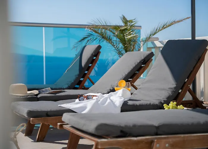 Sunny Hill With Rooftop Pool *