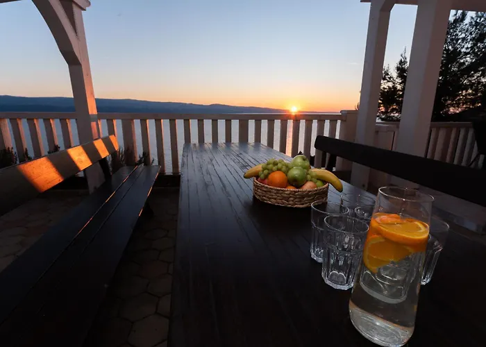 Sunny Hill With Rooftop Pool