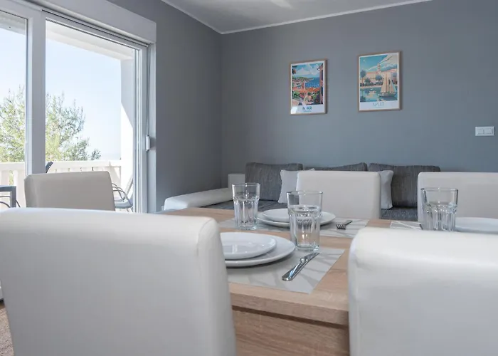 Sunny Hill With Rooftop Pool Apartmán *