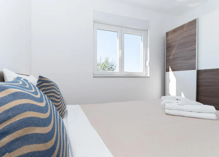 Sunny Hill With Rooftop Pool Daire