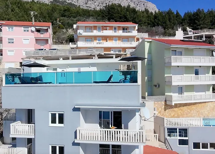 Sunny Hill With Rooftop Pool