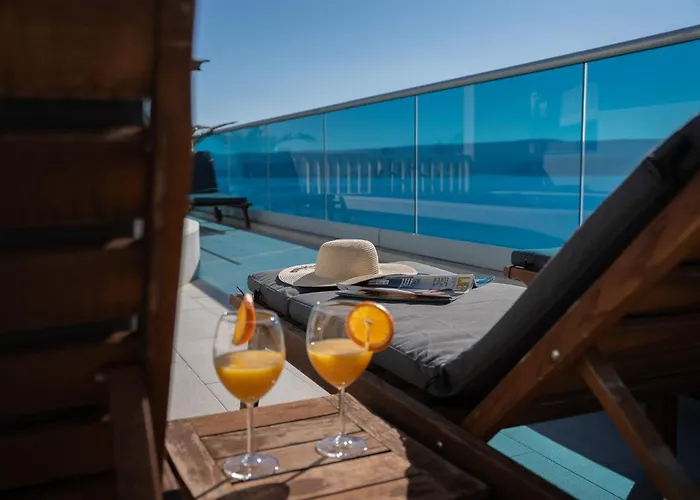 Sunny Hill With Rooftop Pool