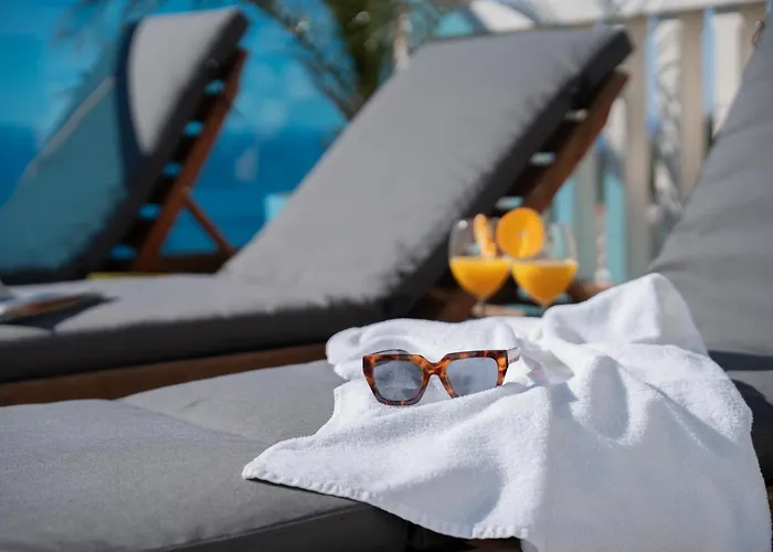 Sunny Hill With Rooftop Pool
